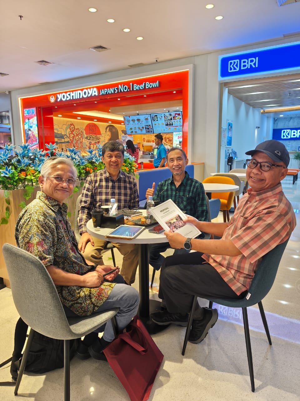 SERAH TERIMA KESEKRETARIATAN YPCCI
